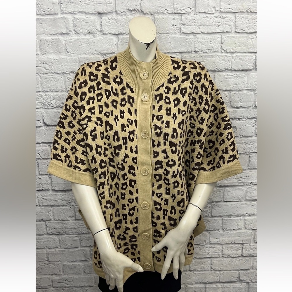 DENIM & COMPANY BEIGE & BROWN LEOPARD PRINT PONCHO SWEATER SIZE M NWOT